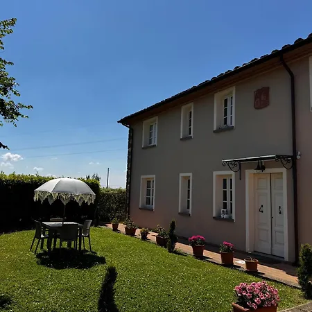 Podere La Saliciaia 公寓 *